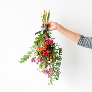 ハンドメイドの花飾り 第1話 ドライになってもきれい 束ねて吊るしておくだけ の花飾り 北欧 暮らしの道具店