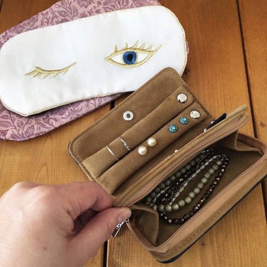 旅にかかせない！ピアスやネックレス、ジュエリーの携帯用ケース 北欧、暮らしの道具店