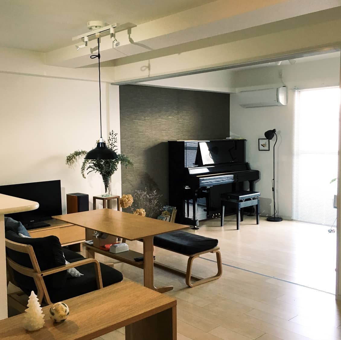 バイヤーのコラム 誰かと話したい ピアノのあるインテリア の悩みと工夫 北欧 暮らしの道具店