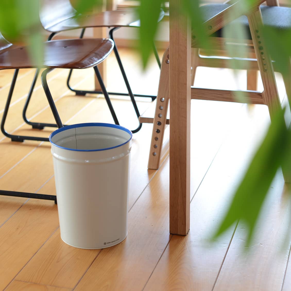 ゴミ箱もおしゃれに インテリアに合わせるプロの置き方アイデア 北欧 暮らしの道具店